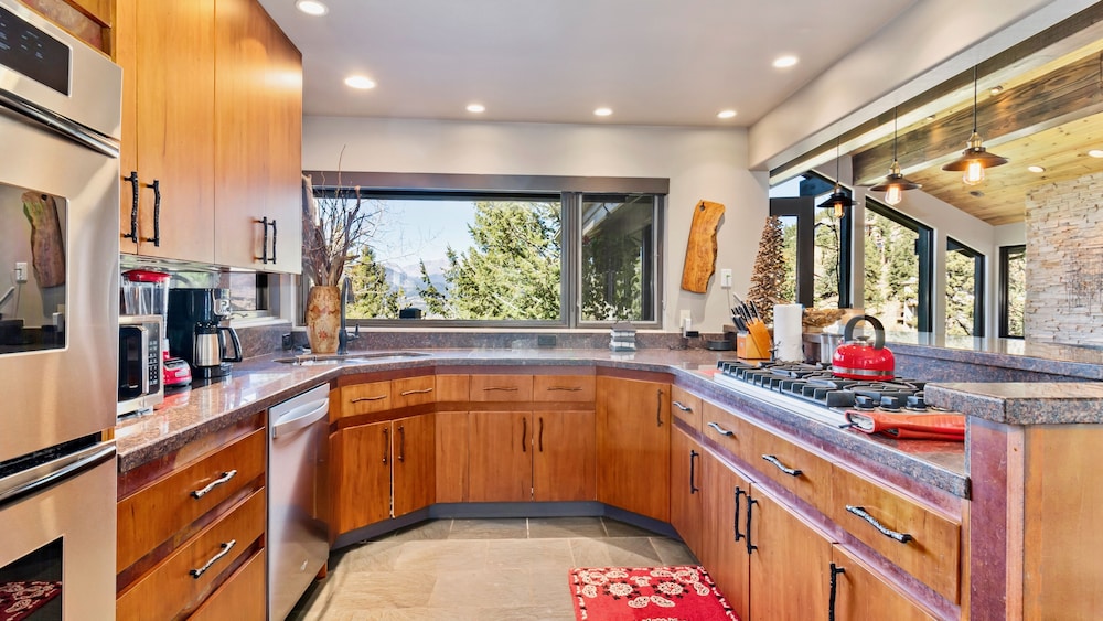 Terra Furma Luxury Vacation At Windcliff 4 Bedroom Home by RedAwning view 3