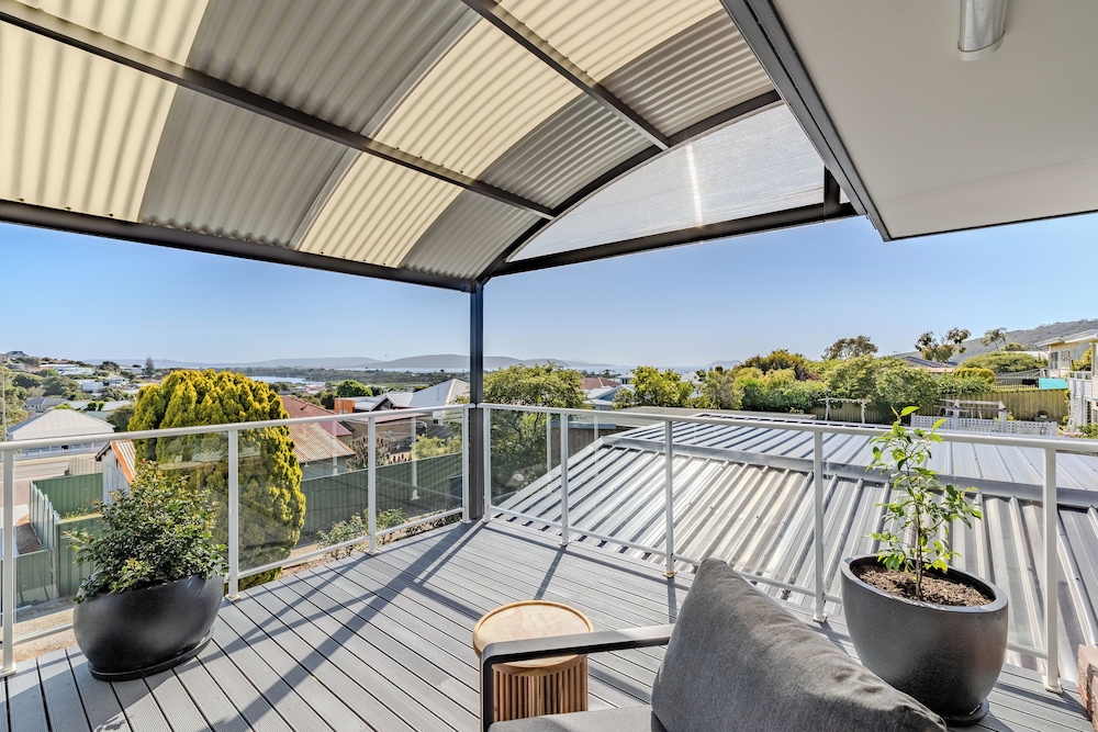 Seaview Heights by the BnB Collection