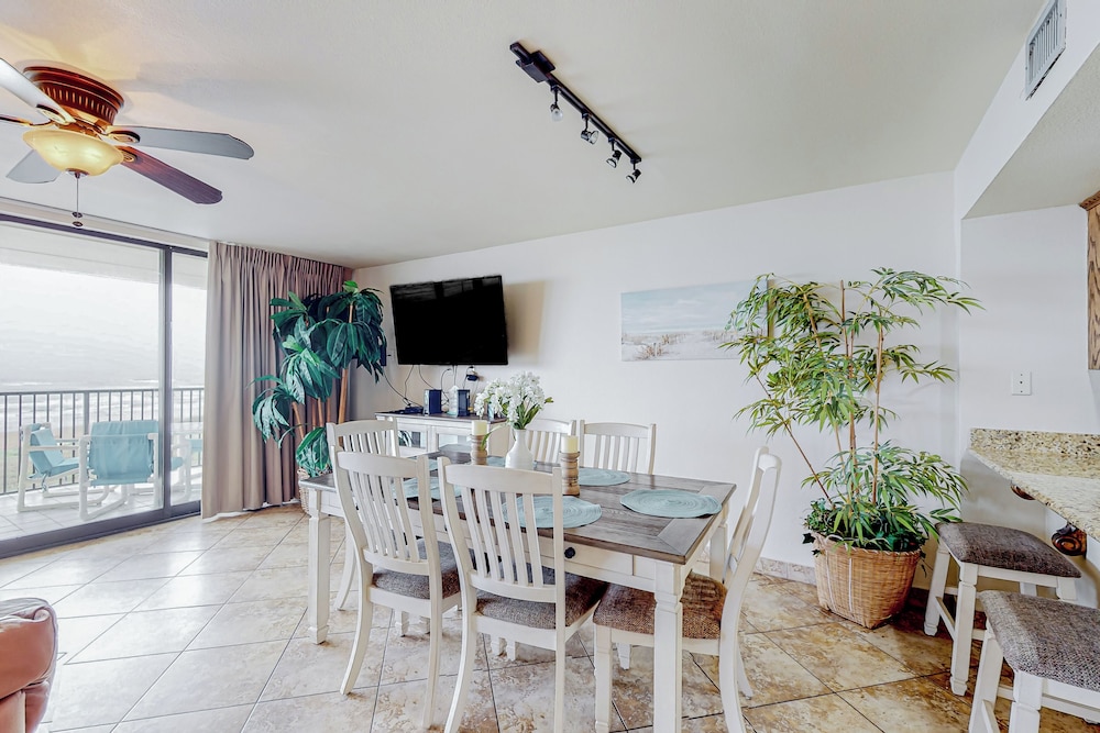 3BR Beachfront Condo w/ Pools & Balcony