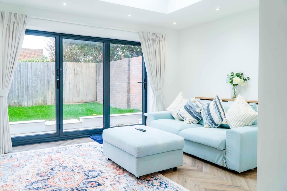 Hatherleigh Drive - 2 Bedroom House - Mumbles
