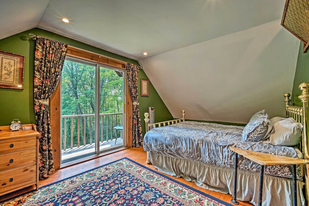 Cozy Treetop Hideaway Near Harriman Reservoir! view 5