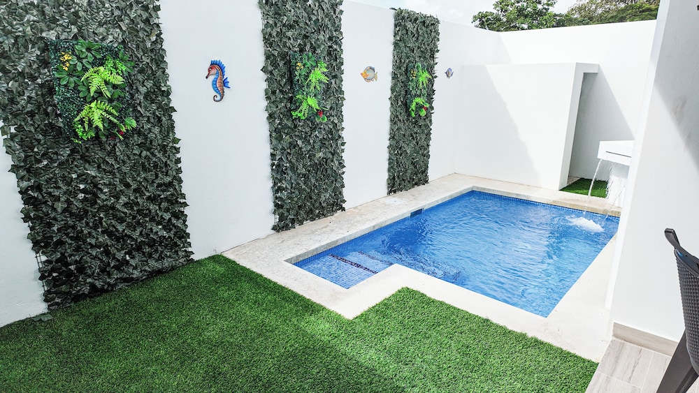 Macaw House with private pool