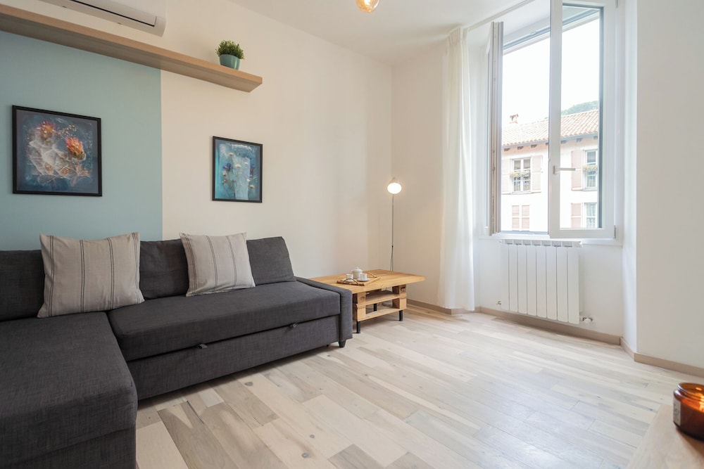 Old Court Hideaway by Rent all Como