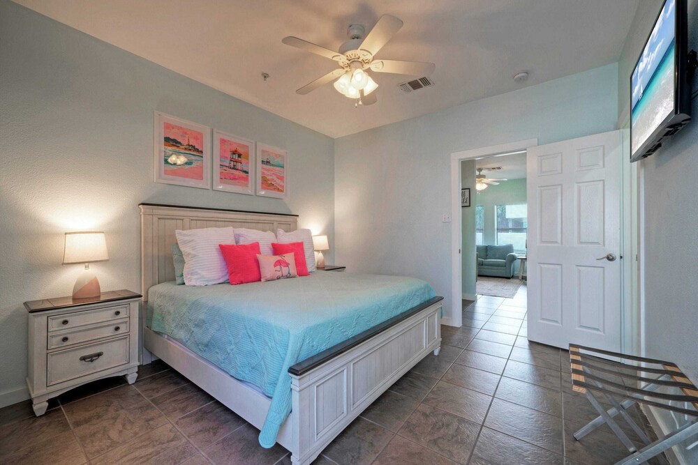 Costa Bahia Condos Sleeps 26, Pool, Short Beach Stroll