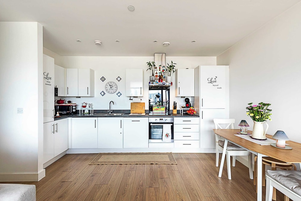 Stylish Canary Wharf Retreat For 2