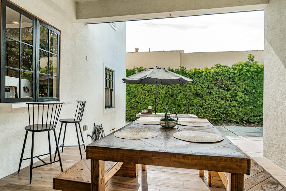 Spacious 5 BR Near Heart of South Park
