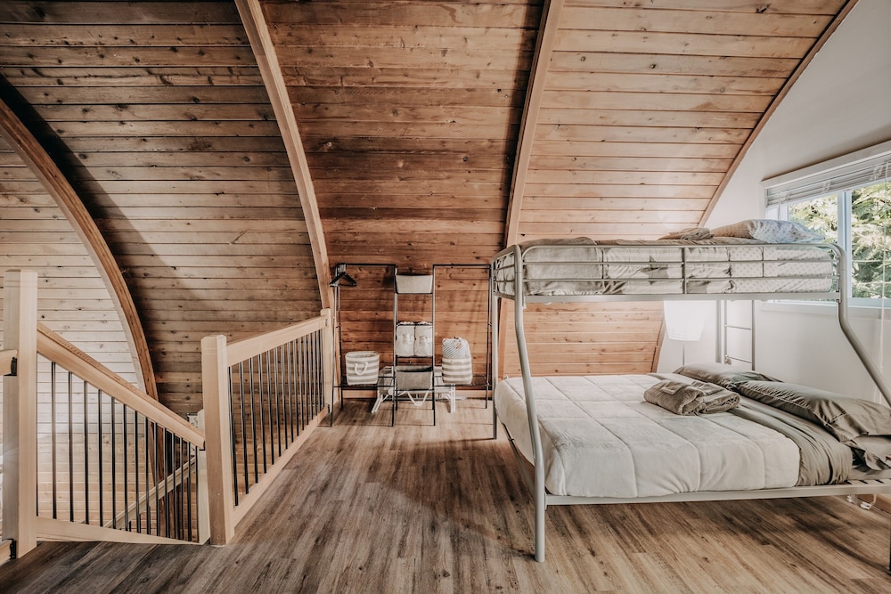 78mbr - Wood Stove - Wifi - Pets Ok - BBQ - Sleeps 6 view 4
