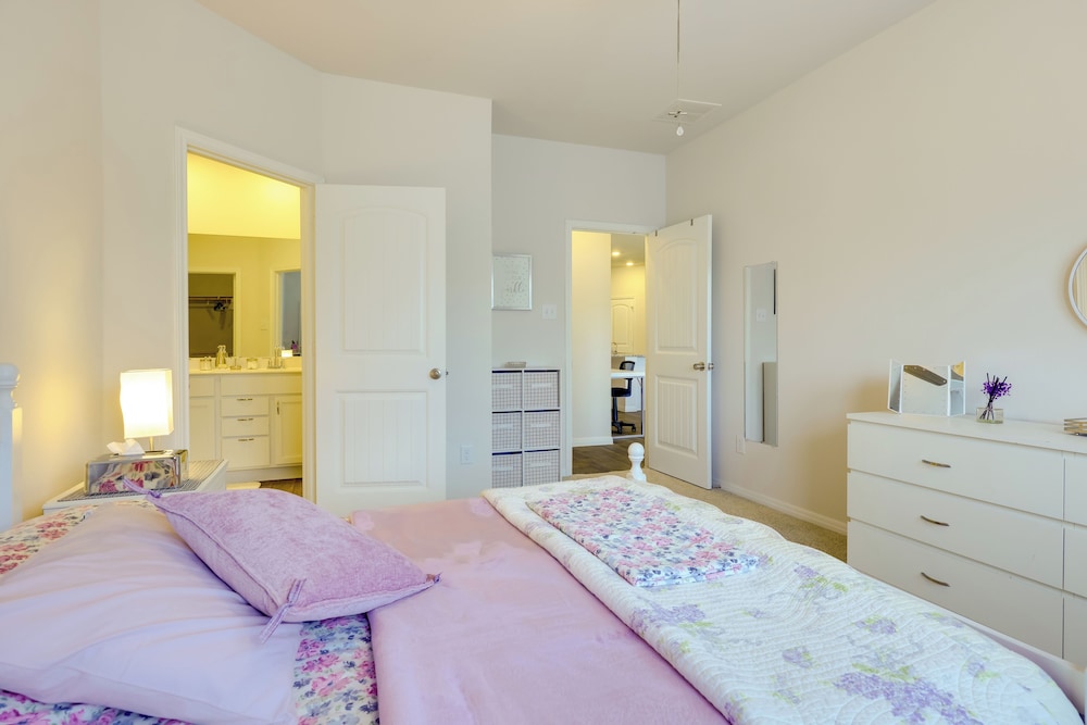 3 Mi to Dtwn Kyle: Wfh-friendly Home w/ Patio