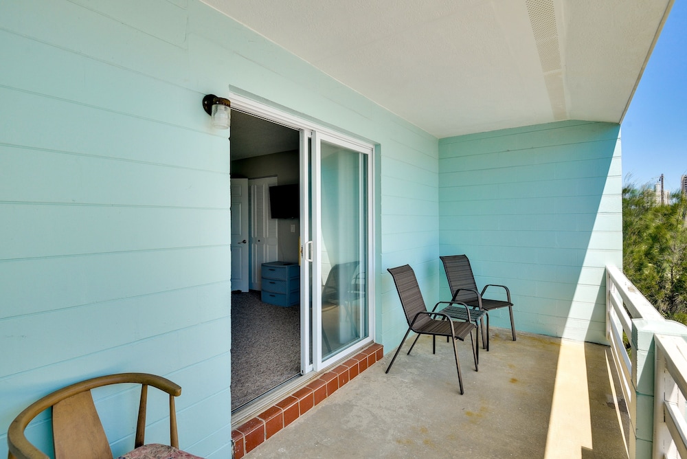 Florida Getaway - Balconies, Grill & Near Beaches!