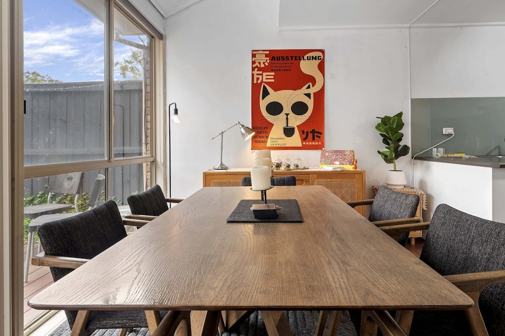Spacious 3-bed Townhouse With Courtyard