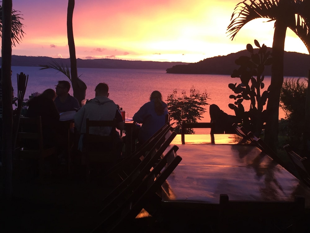BlueBay Bugenvil Lake Lodge
