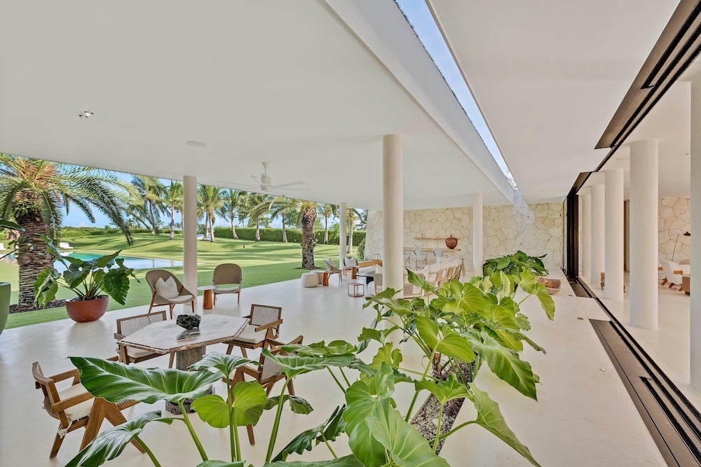 Magnificent 5BR Modern Tropical Villa With Pool