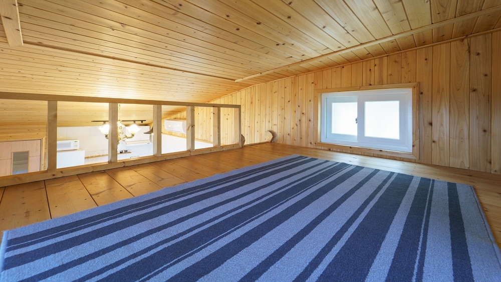 Sokcho Donbangseock Pension