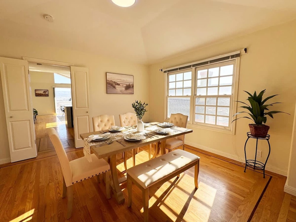 South SF Spacious Entire Unit With 3brs 3bth on 2F