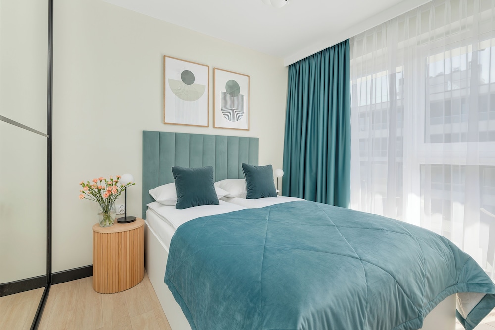 Apartment With Parking by Renters