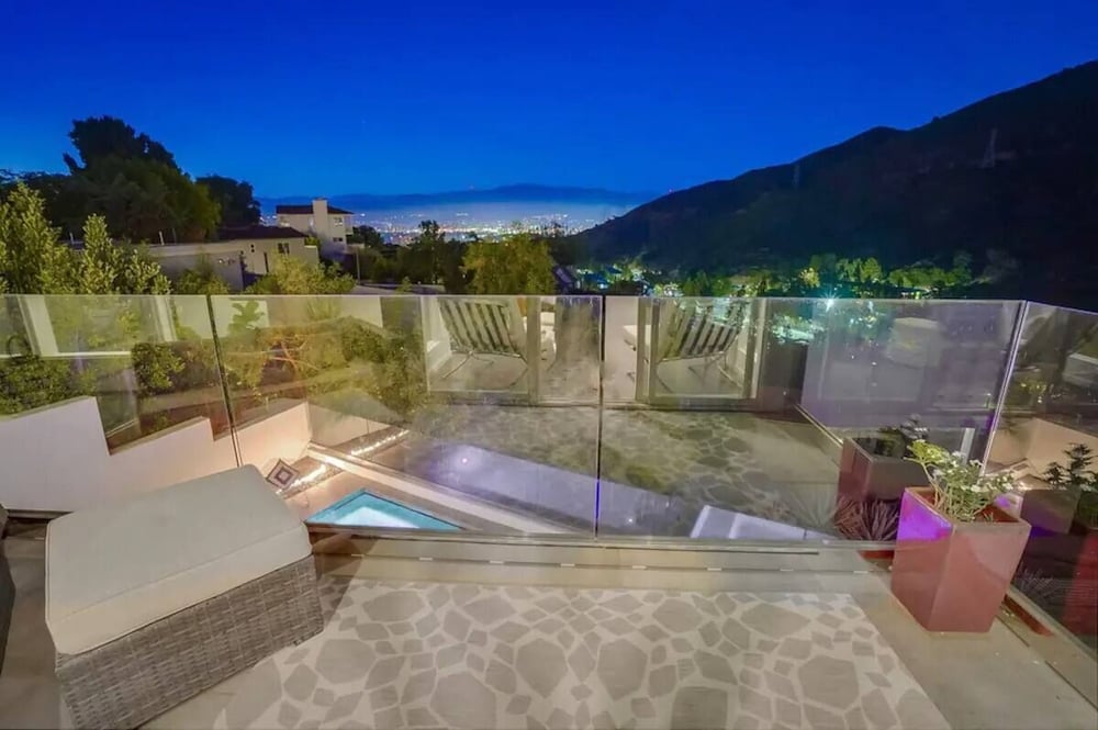 Troy Dr - Sleek & Modern Hollywood Hills Home With Stunning Views