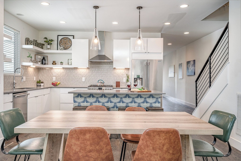 Verde Heights-sleeps 12-in Cumberland Heights