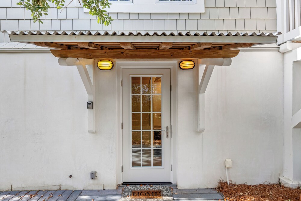 Seabatical! 3BR 2BA Coastal Retreat for 8 Relax, Unwind, and Recharge