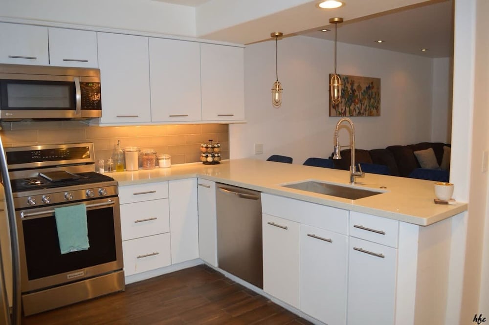 2BD Ground Floor Condo in Gated Gardens Pool Spa