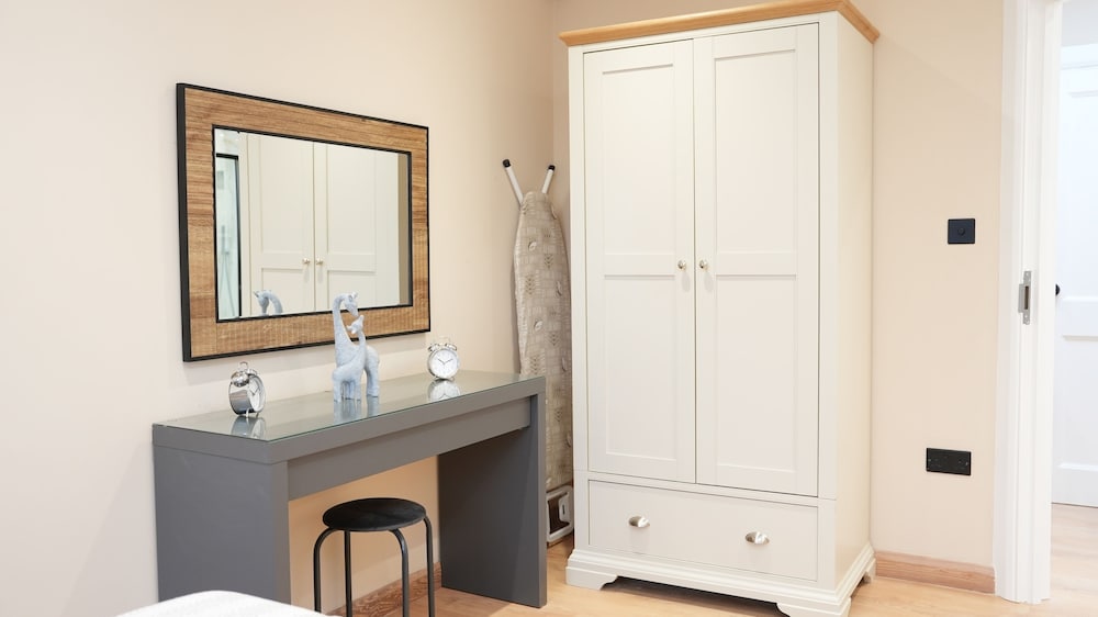 Charming London House - Sleeps 4 & Outdoor Space