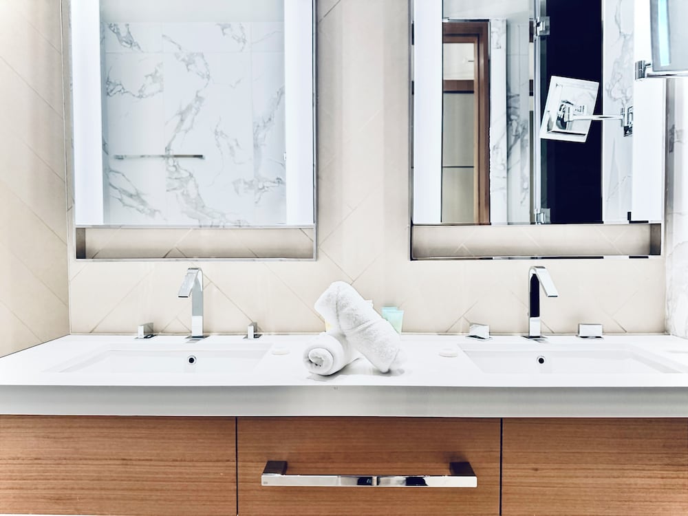 Venduras Skyline 3BR at Address Opera