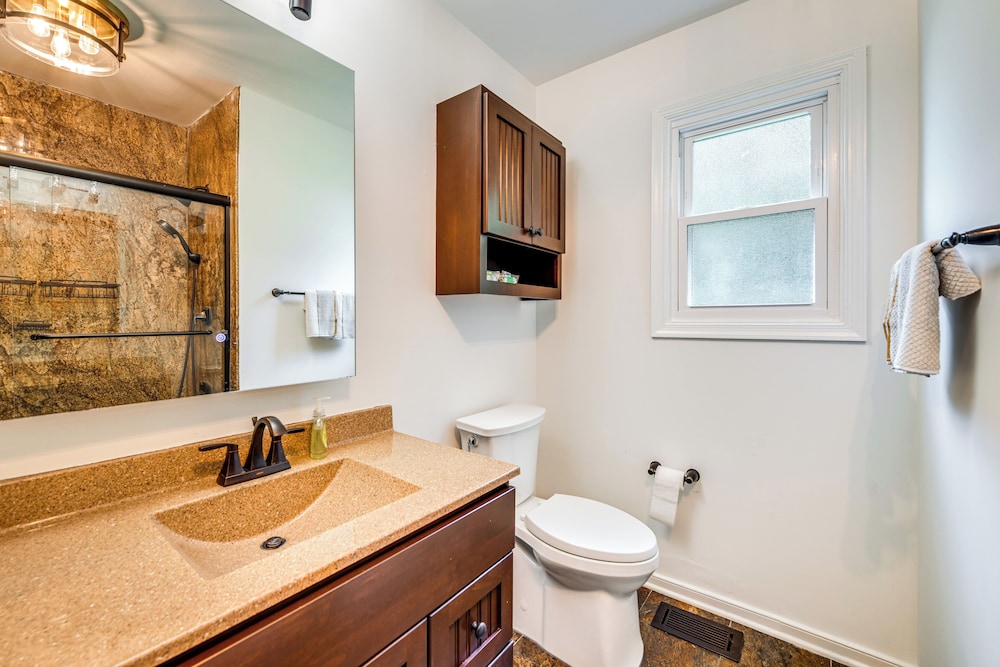 Game Room + Yard: Updated House in Chester!