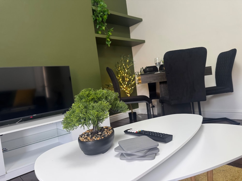 9 Guests - Free Parking - Cozy 3 Bedrooms