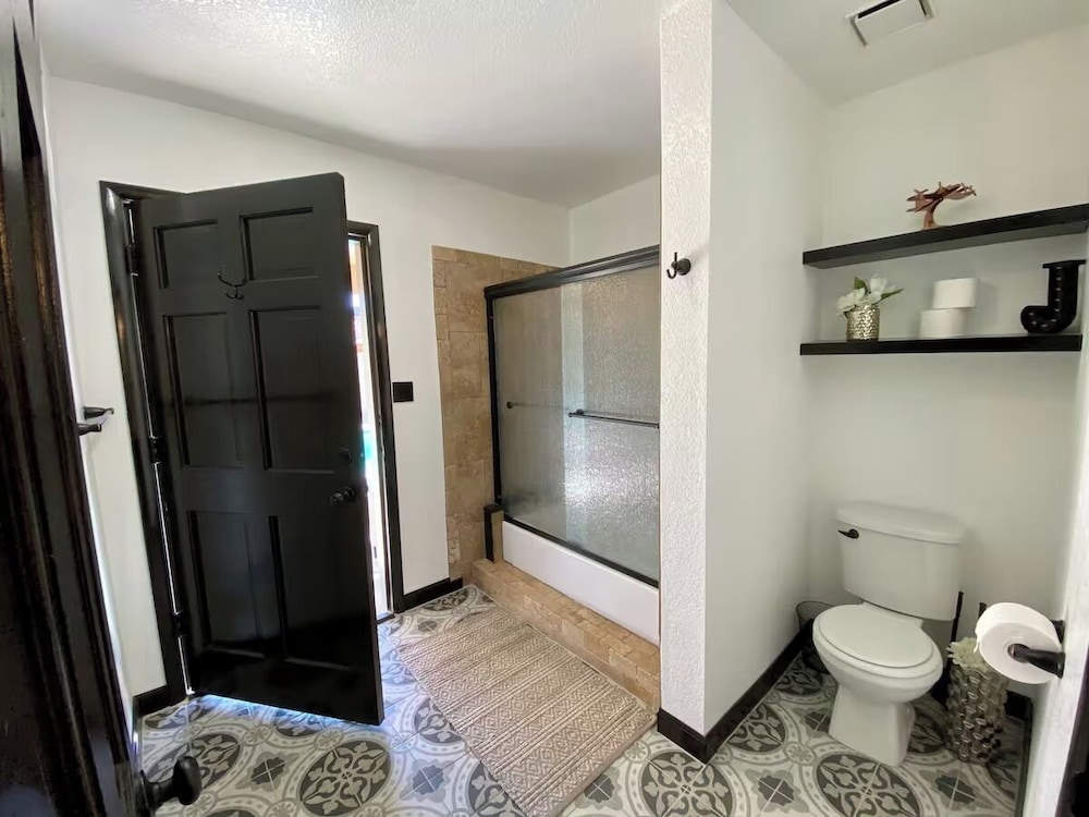 Spacious Mesa Oasis with Heated Pool