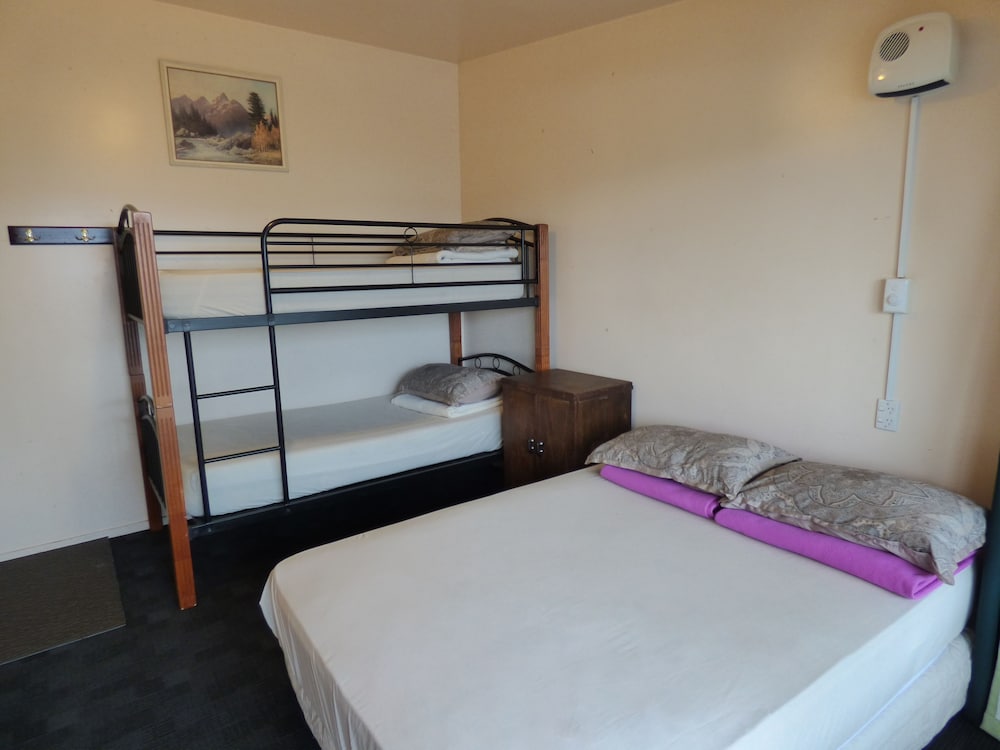Racecourse Backpackers Hostel view 3
