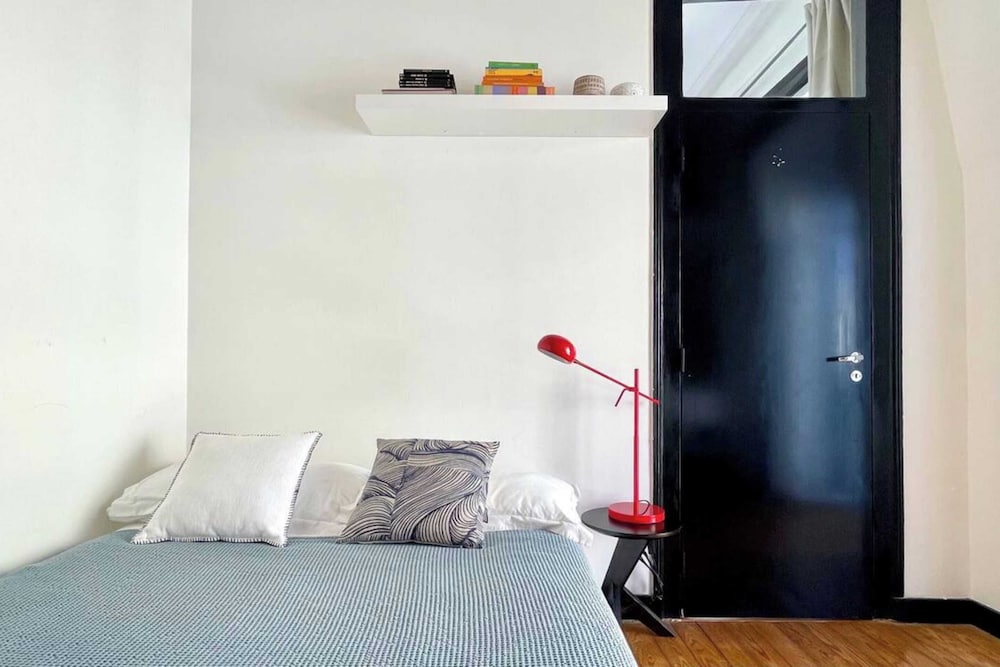 Central Hidden Gem, Rustic Modern 2 Bedroom Flat