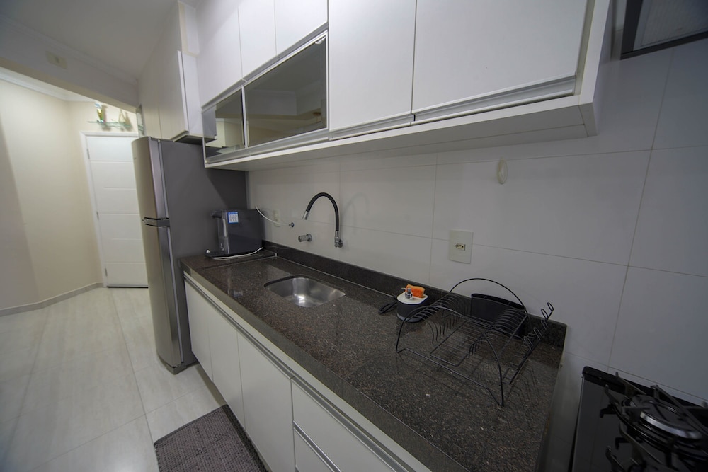 Apto Completo com Wi-fi Ar-cond a 200m da Praia