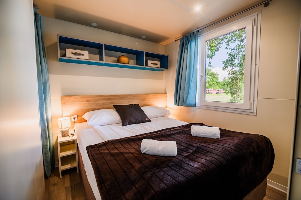 Waterside Retreat Mobile Homes With Thermal Riviera Tickets