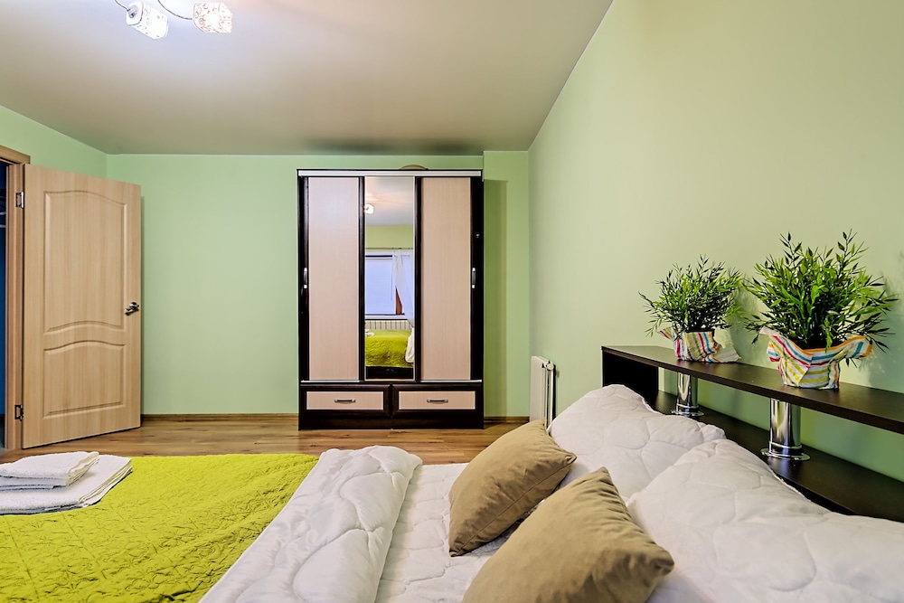 FlatHome24 Fermskoye 32