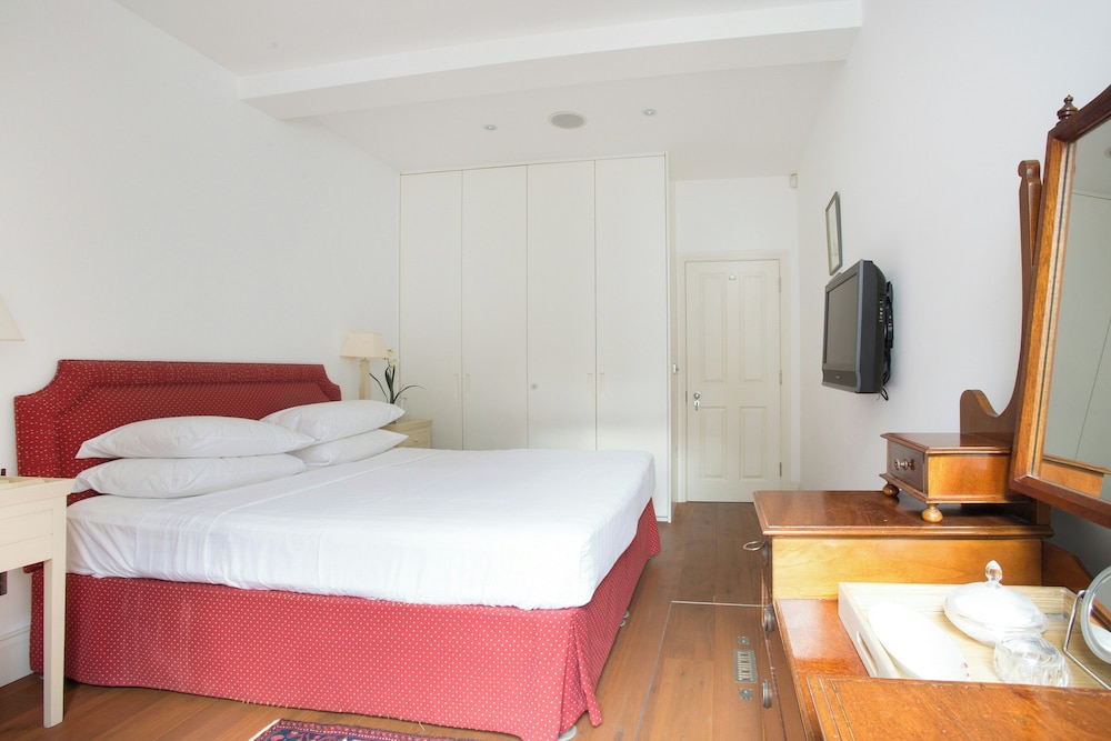 Courtfield Road II by Onefinestay