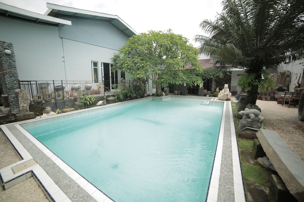Watusaman Homestay By The Grand Java