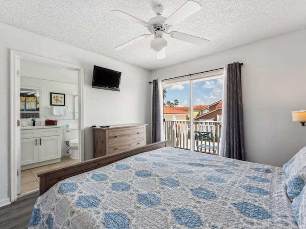 Beautiful Townhome at Lake Barkley With Pool View!