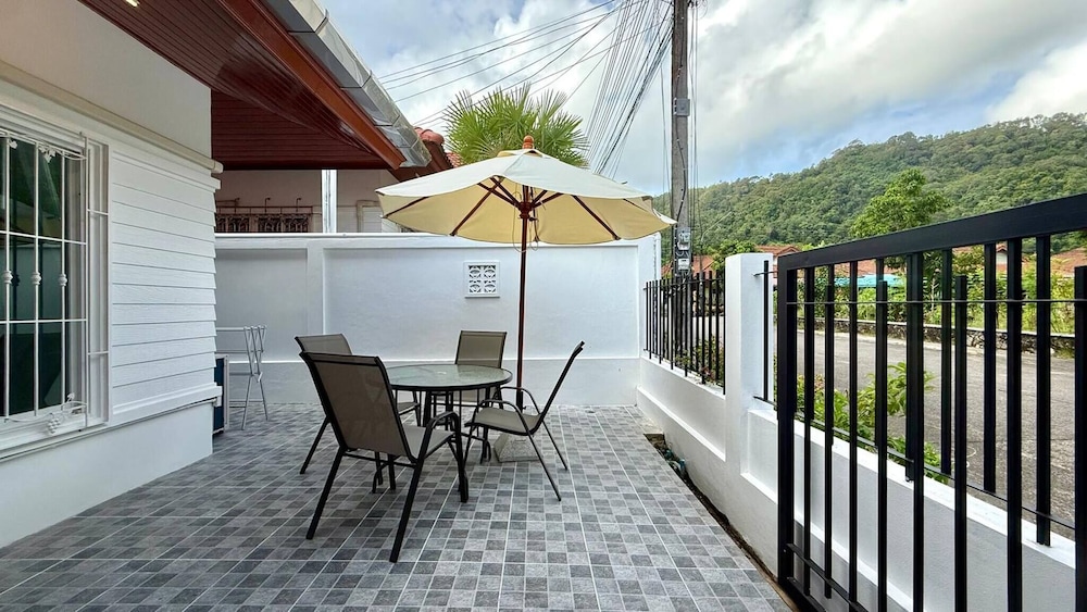Valley 41 - 2 bdr Private Villa Near Phuket Town