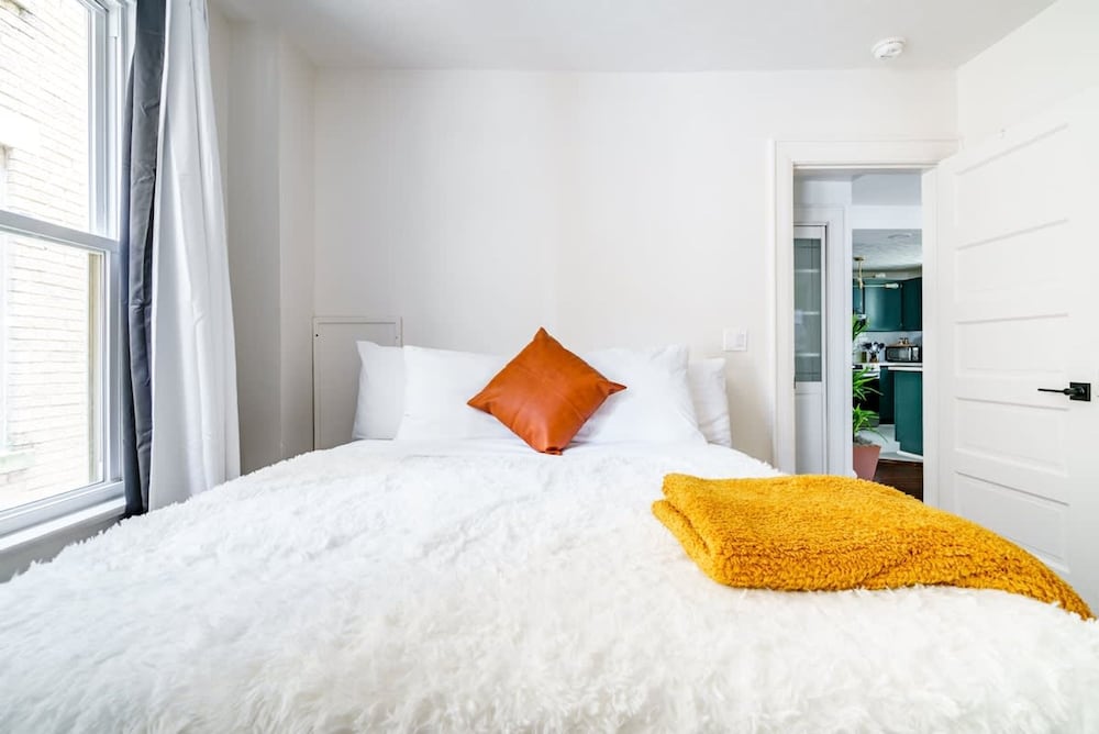 Over 4 500 Reviews Prime Location Parking