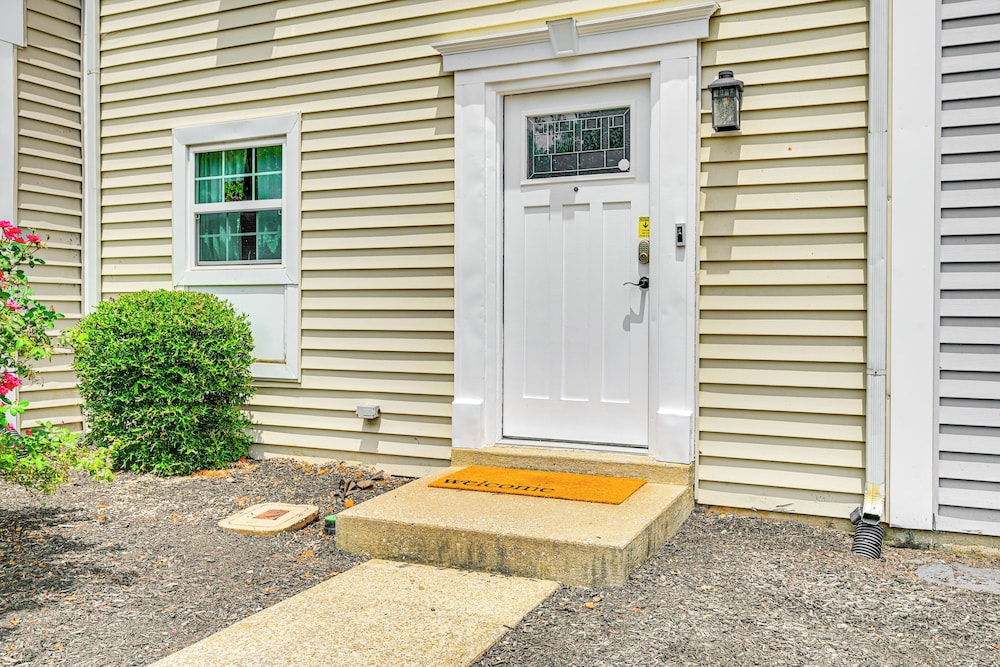 6 Mi to Dtwn: Dog-friendly Clarksville Home! view 2