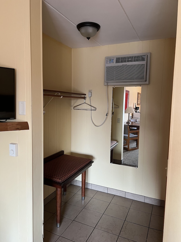 All Star Inn & Suites