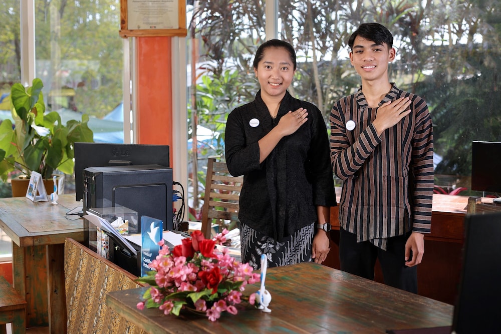 Royal Caravan Hotel Trawas