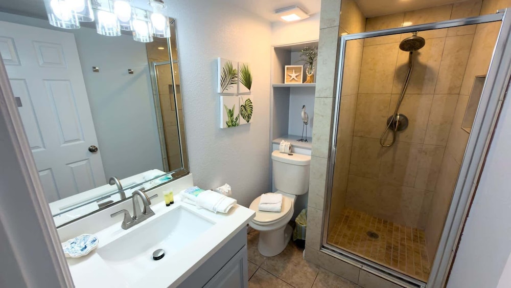 Sleeps 10 Direct Beach Heated Pool 3 Bedroom Apts