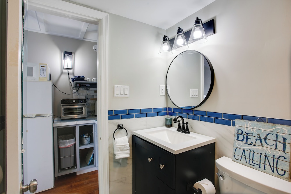Walk to Shore: Wildwood Crest Studio w/ Pool View!