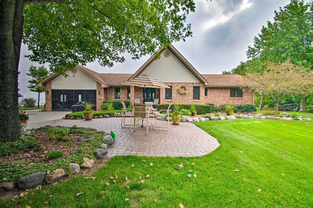 Large Family Home w/ Deck & Yard on Lake Huron