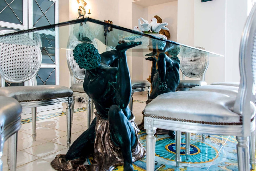 Villacore Capri
