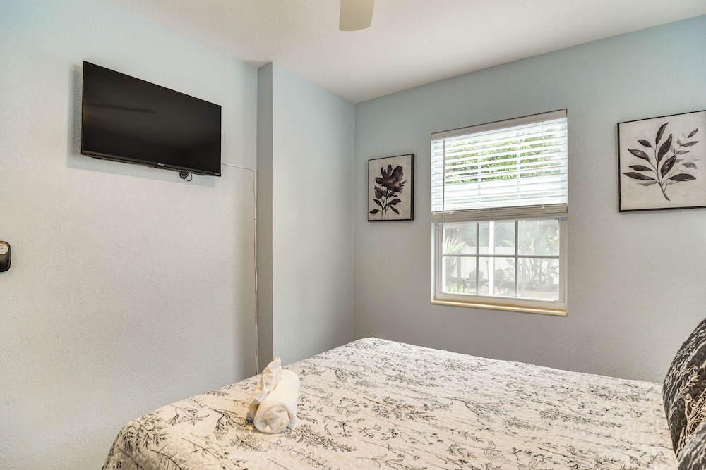 Pinellas Park Home: Swim, Golf, Grill & More!