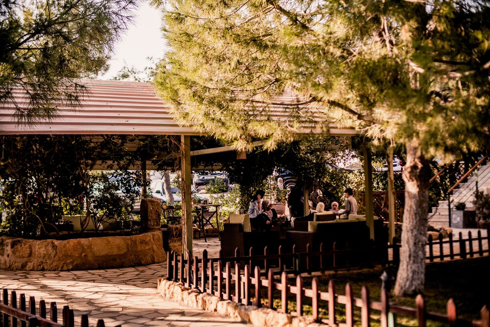Mountain Breeze Resort
