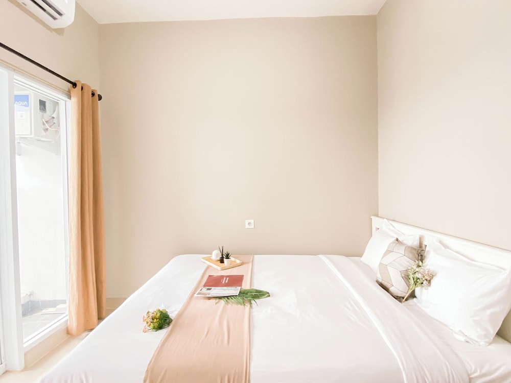 Cream Tone 1Br At Royal Sentul Park Apartment