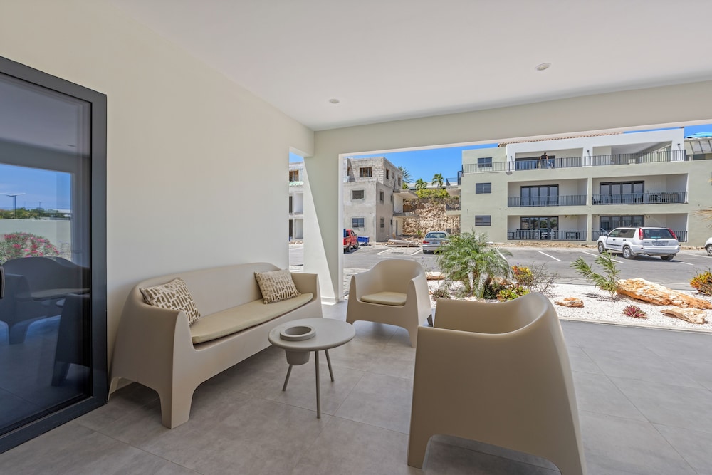 Villa Solana with private pool, Mambo Beach
