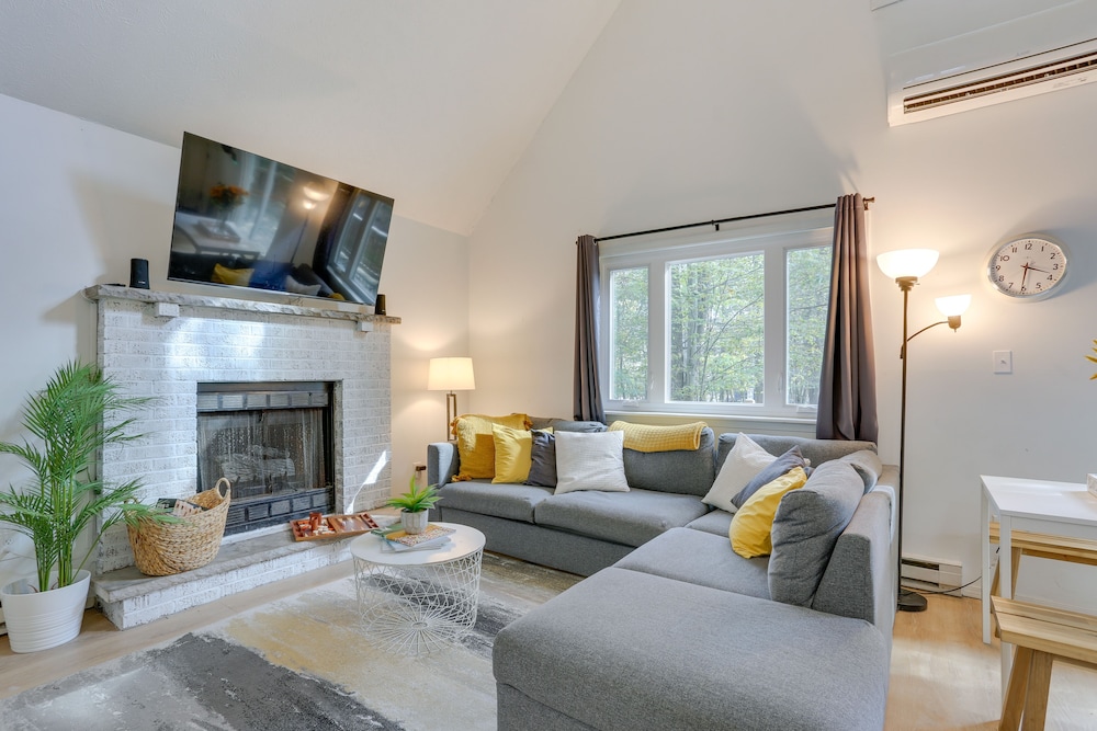 Scranton Vacations - Modern Poconos Chalet w/ Private Hot Tub, Fire Pit - Property Image 1